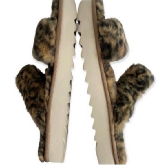 Koolaburra by UGG Leopard Print Fuzzy Slippers 10 - Picture 4 of 7